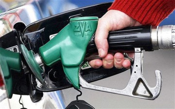 Preţul petrolului Brent a coborât sub 76 de dolari pe baril